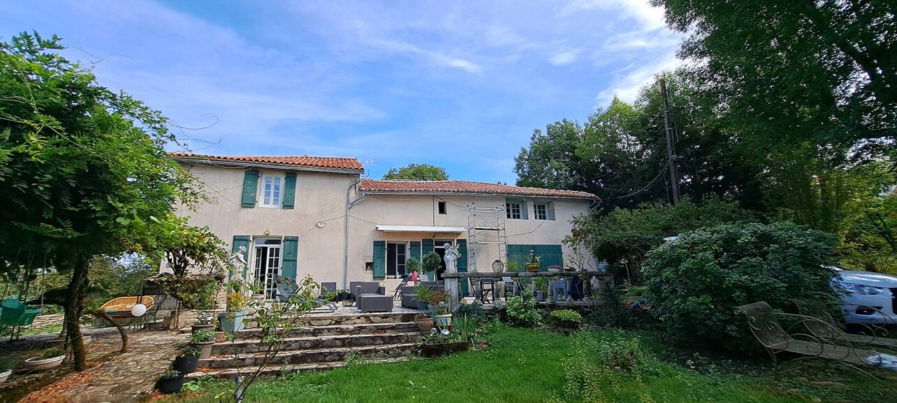 Hospede-se em Cours por 228€