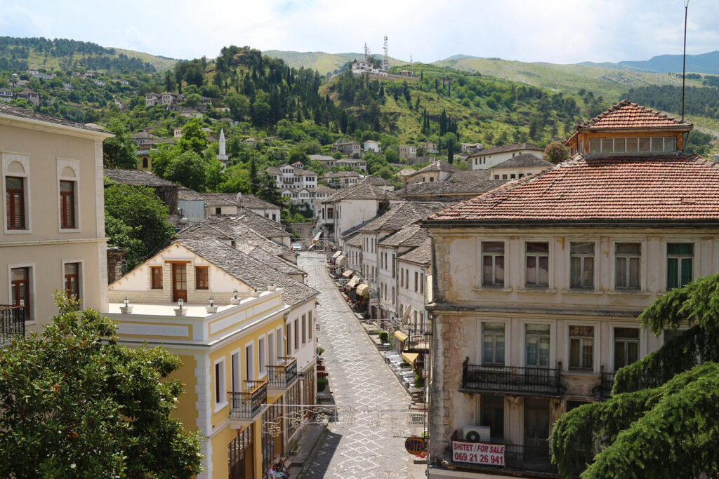 Vista de Gjirokastër, Albânia