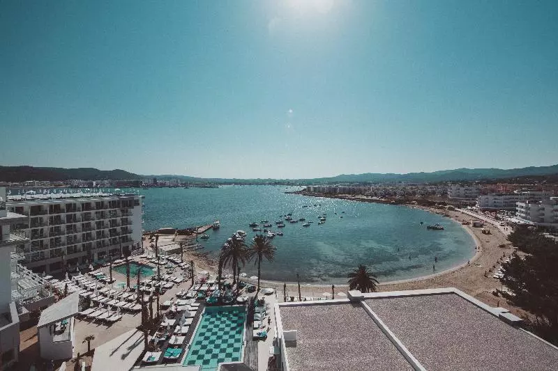 Amàre Beach Ibiza – Adults Recommended desde 65€: descanso em