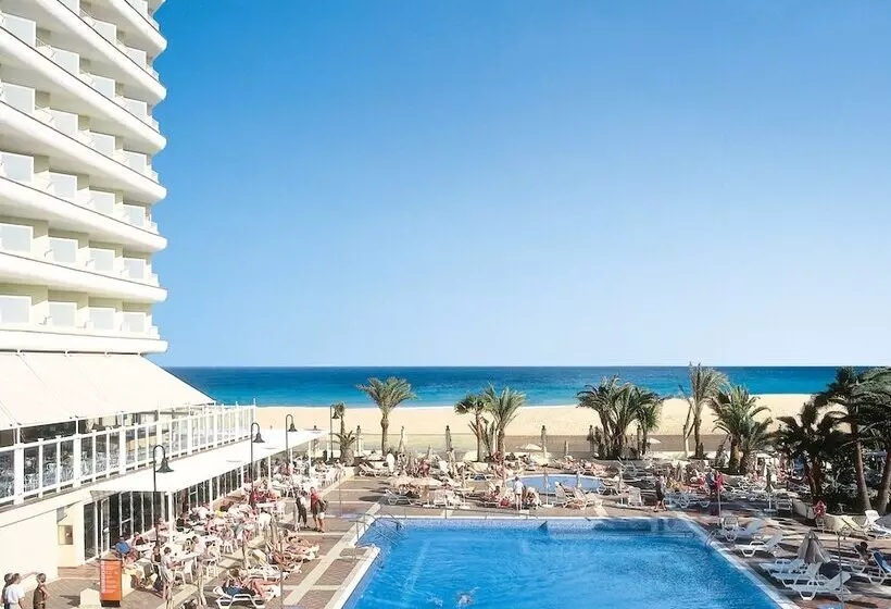 Riu Oliva Beach Resort desde 56€: fugir para Corralejo