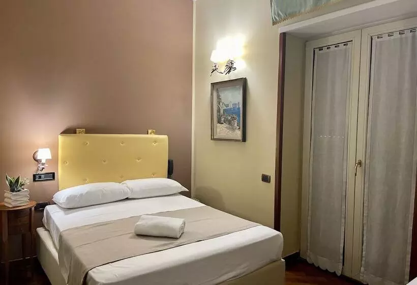 Suite Ares desde 32€: hotel em Nápoles
