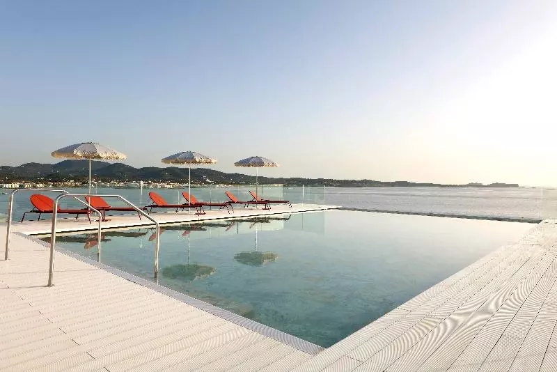 Trs Ibiza – Adults Only desde 68€: pausa em Sant Antoni de