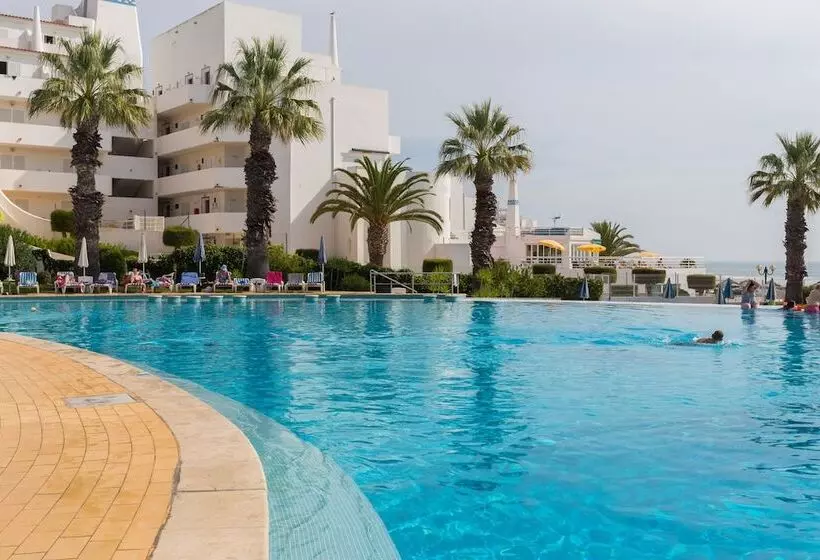 Grand Muthu Oura View Beach Club desde 22€: férias em Albufeira