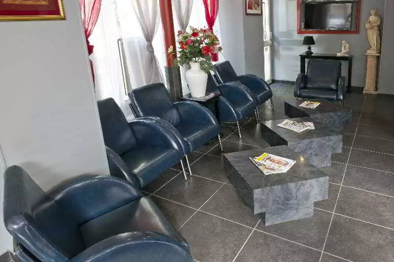 Hipotel Paris Belgrand Mairie Du 20ème desde 28€: férias em Paris