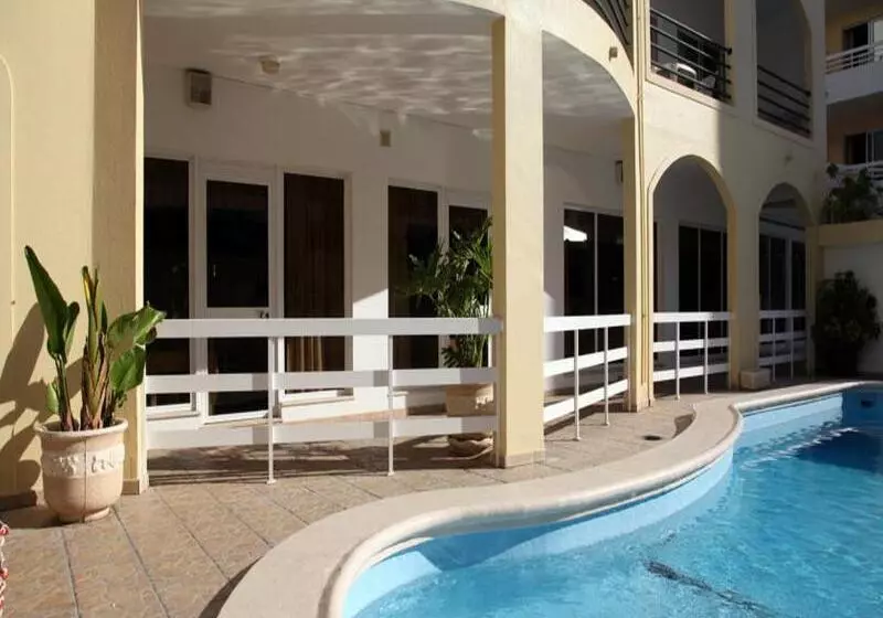 Aparthotel Calema Avenida Jardim desde 26€: férias em Monte Gordo