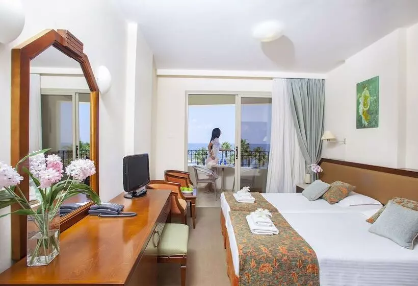 Aquamare Beach & Spa desde 39€: oferta em Chipre