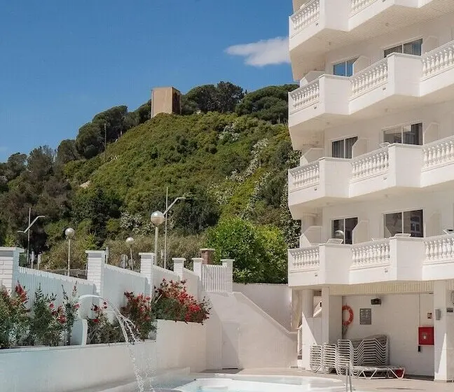 Bernat II 4* Sup desde 25€: fugir para Costa Barcelona