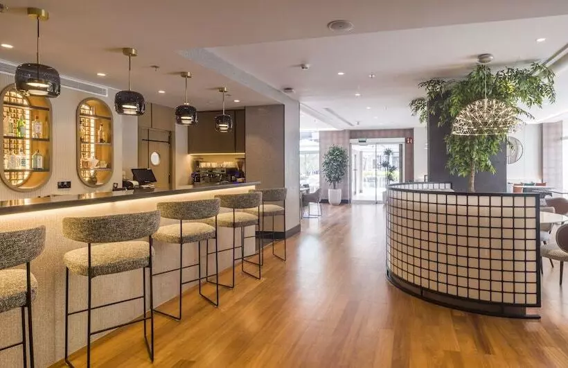 Ilunion San Sebastian desde 31€: hotel em São Sebastião