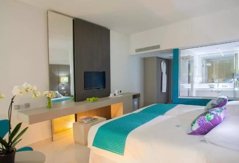 King Evelthon Beach & Resort desde 43€: hotel em Chipre