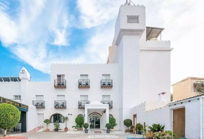 Nerja Club by Dorobe desde 16€: hotel em Nerja