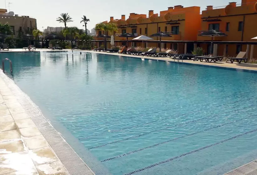 NH Marina Portimao Resort desde 26€: descanso em Portimão