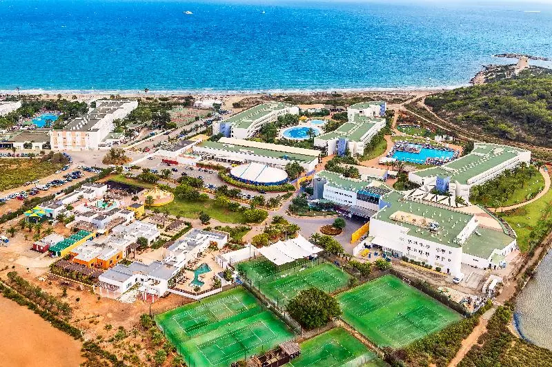 Resort Grand Palladium Select Palace Ibiza desde 86€: hotel
